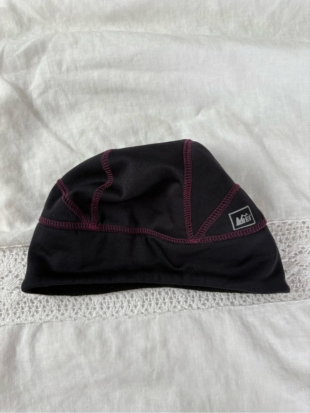 REI Womens Fleece Lined Ponytail Beanie Skully Cap Black Purple One Size